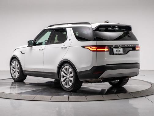2024 Land Rover Discovery P300 S
