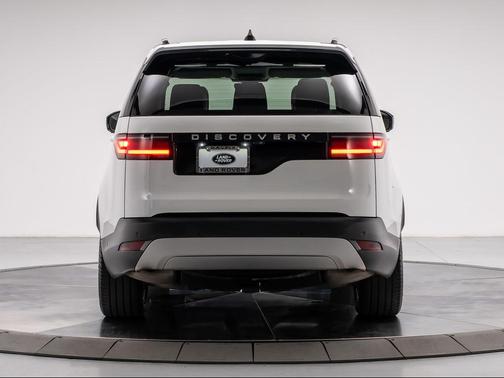 2024 Land Rover Discovery P300 S