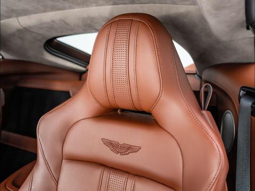 2020 Aston Martin Vantage Base