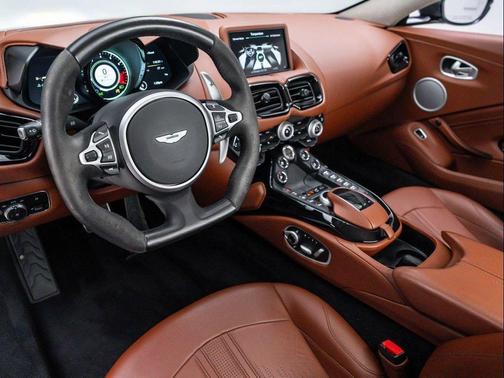 2020 Aston Martin Vantage Base