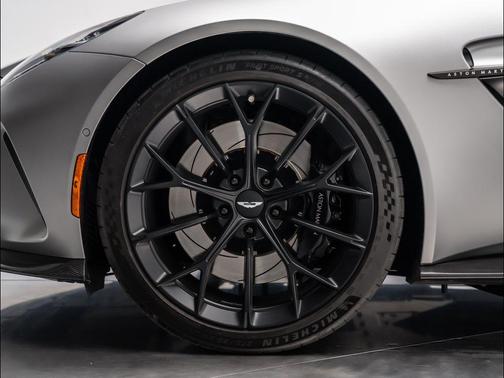 2025 Aston Martin Vantage Base