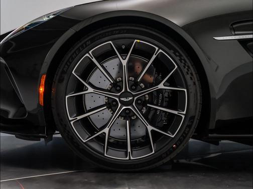 2026 Aston Martin Vantage Base