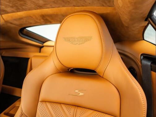 2026 Aston Martin Vantage Base
