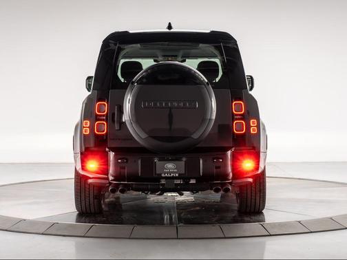 2025 Land Rover Defender P500 V8