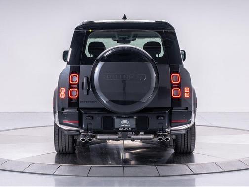 2025 Land Rover Defender P500 V8