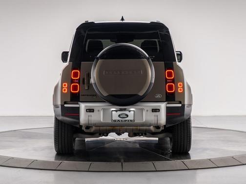 2023 Land Rover Defender 110 SE