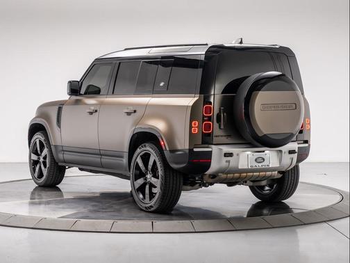 2023 Land Rover Defender 110 SE