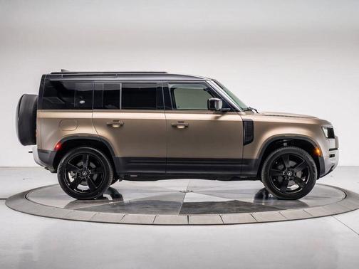 2023 Land Rover Defender 110 SE