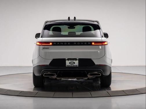 FUIJI WHITE 2025 Land Rover Range Rover Sport SE