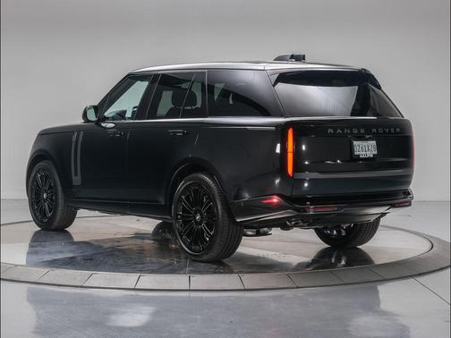 2025 Land Rover Range Rover P530 SE