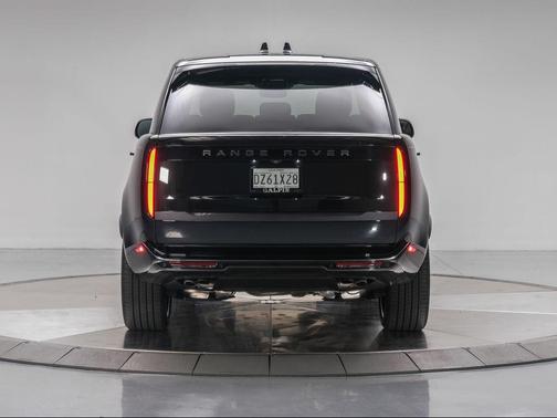 2025 Land Rover Range Rover P530 SE
