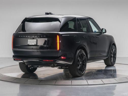 2025 Land Rover Range Rover P530 SE