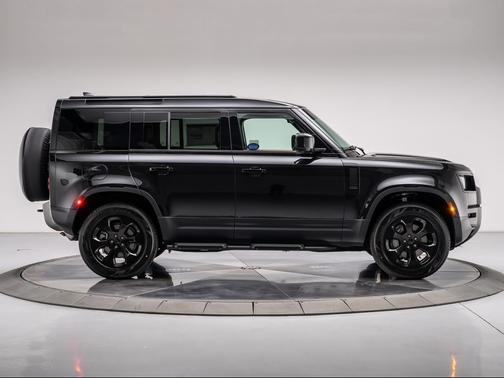 SANTORINI BLACK 2026 Land Rover Defender P300 S