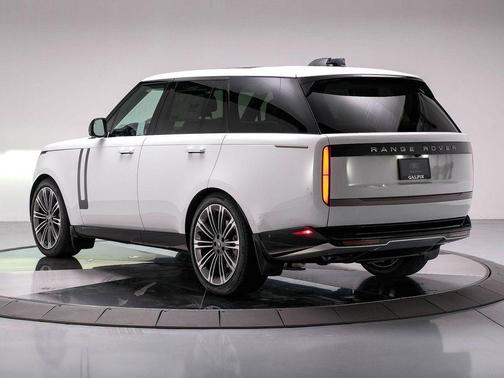 2025 Land Rover Range Rover P530 SE