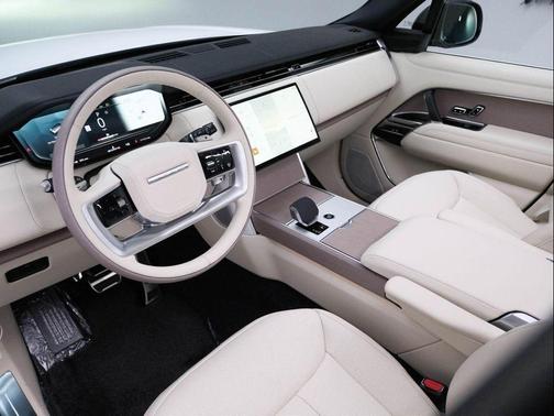 2025 Land Rover Range Rover P530 SE