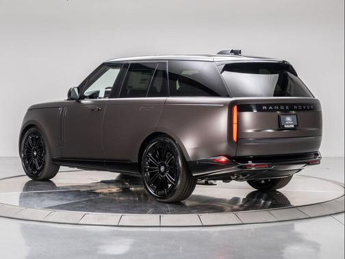2025 Land Rover Range Rover P530 SE