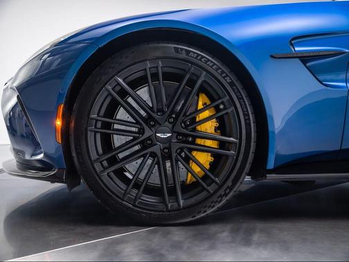 2026 Aston Martin Vantage Base