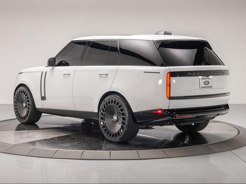 2025 Land Rover Range Rover P530 SE