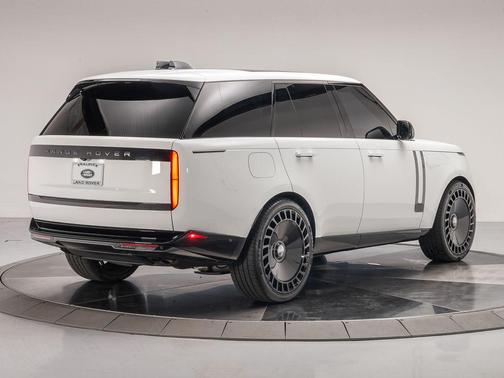 2025 Land Rover Range Rover P530 SE