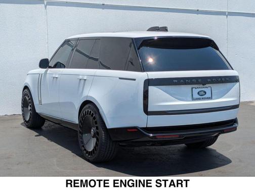 2025 Land Rover Range Rover P530 SE