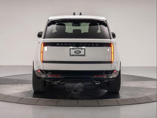 2025 Land Rover Range Rover P530 SE