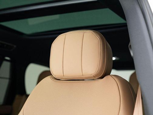2025 Land Rover Range Rover P530 SE 7 Seat