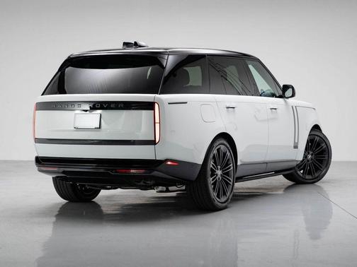 2025 Land Rover Range Rover P530 SE 7 Seat