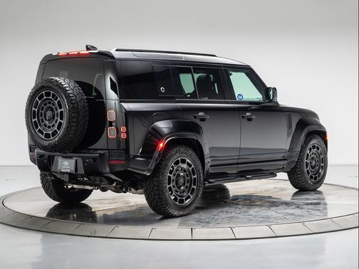 Narvik Black 2026 Land Rover Defender P635 OCTA Black