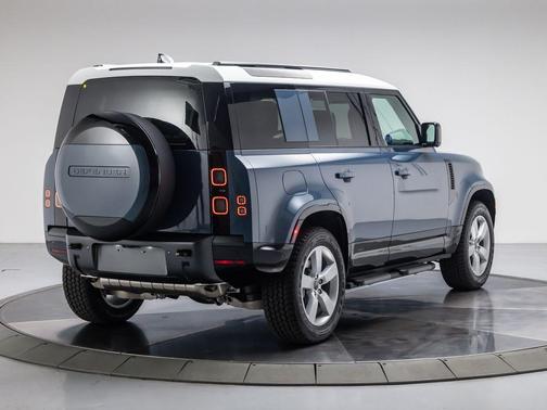 2026 Land Rover Defender 110 X-Dynamic SE