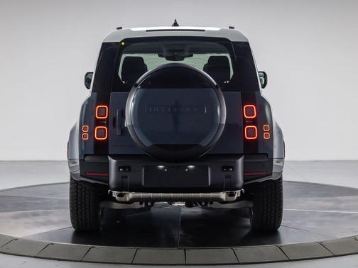 2026 Land Rover Defender 110 X-Dynamic SE
