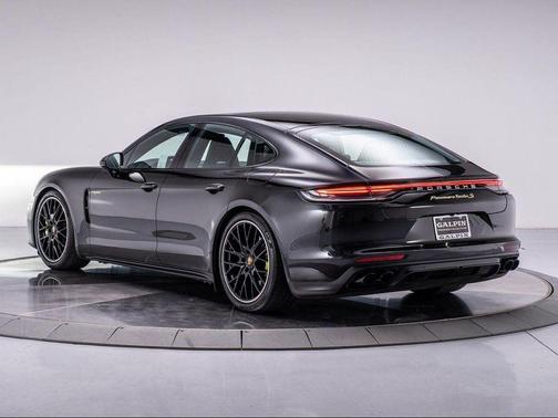 2023 Porsche Panamera Turbo S