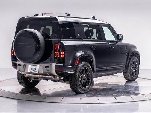 2024 Land Rover Defender 110 P400 X-Dynamic SE