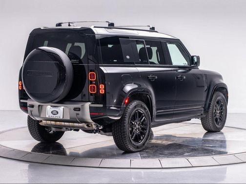 2024 Land Rover Defender 110 P400 X-Dynamic SE