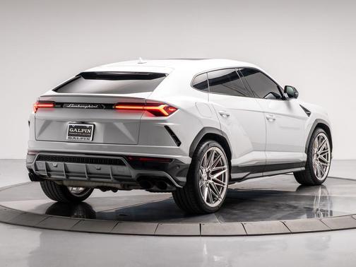 2019 Lamborghini Urus Base