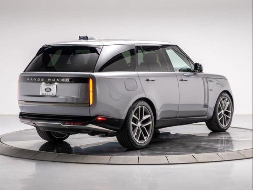 2025 Land Rover Range Rover P400 SE
