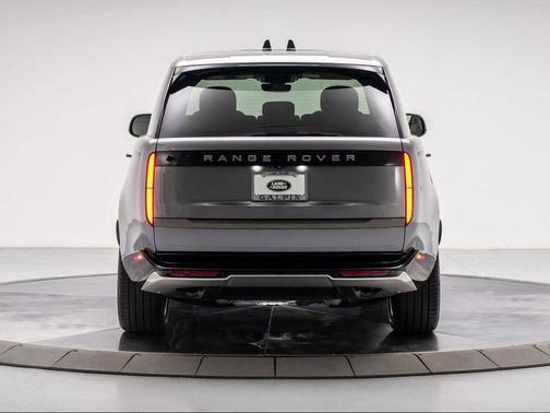 2025 Land Rover Range Rover P400 SE