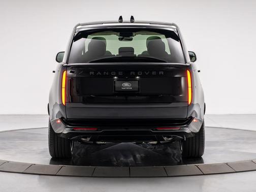 2026 Land Rover Range Rover P400 SE 7 Seat