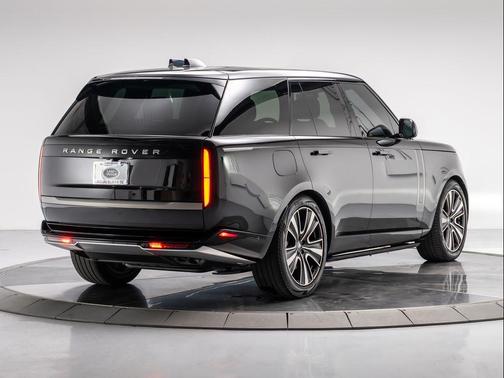 2024 Land Rover Range Rover P530 SE