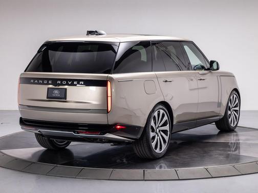 2025 Land Rover Range Rover P530 SE 7 Seat