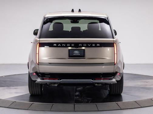 2025 Land Rover Range Rover P530 SE 7 Seat