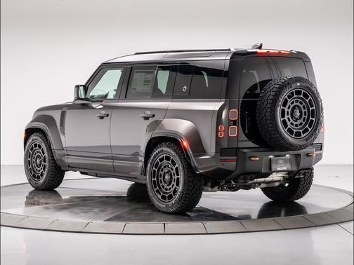 CHARENTE GREY 2026 Land Rover Defender P635 OCTA