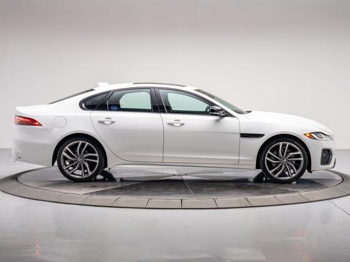 2024 Jaguar XF R-Dynamic SE