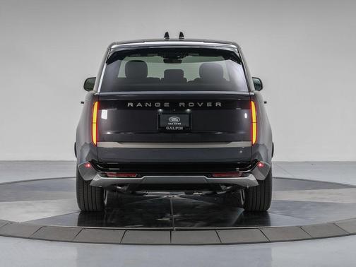 2025 Land Rover Range Rover P400 SE