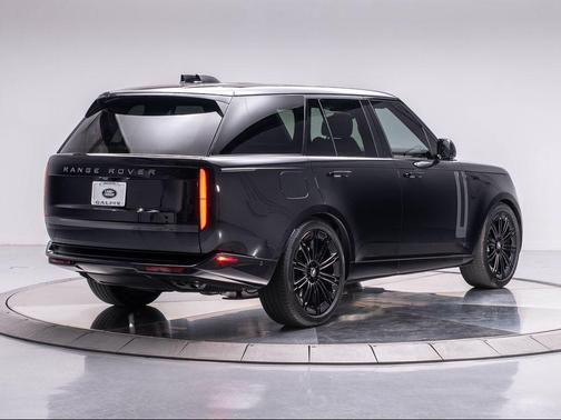 2025 Land Rover Range Rover P530 SE