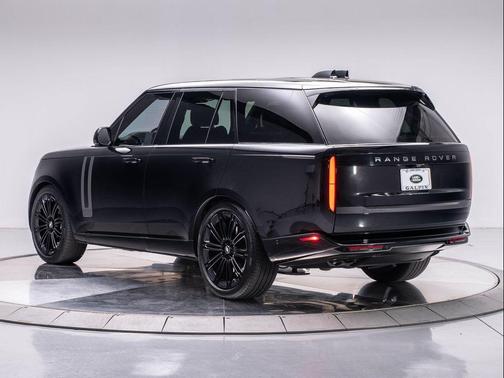2025 Land Rover Range Rover P530 SE