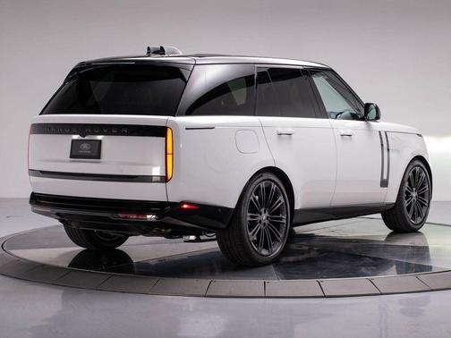 2025 Land Rover Range Rover P530 SE