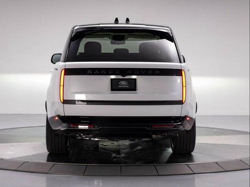 2025 Land Rover Range Rover P530 SE