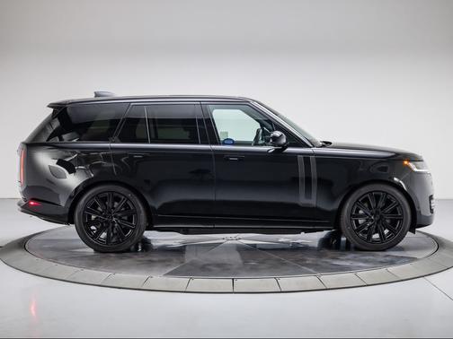 Santorini Black 2026 Land Rover Range Rover P550e SE