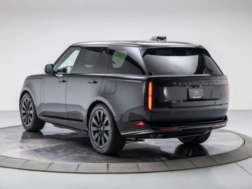 Santorini Black 2026 Land Rover Range Rover P550e SE