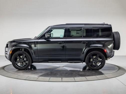SANTORINI BLACK 2026 Land Rover Defender P300 S
